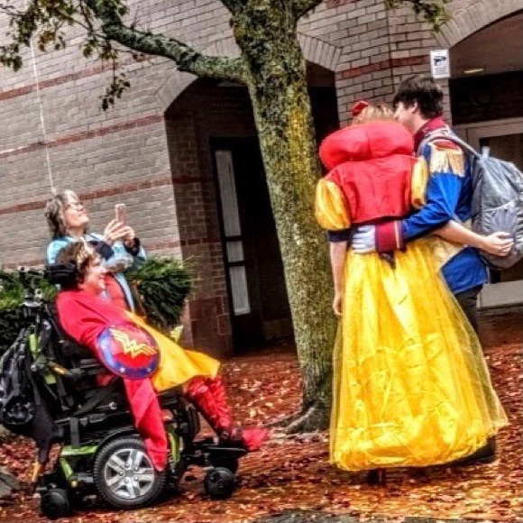 Welcome to Salem - Picture 12 of 16